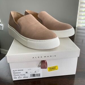 NWT Alex Marie Wandah Leather Platform Slip-ons Size 8